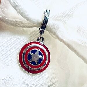 🛡️ NWOT Captain America Shield Charm – The Avengers ✨